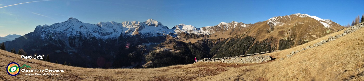 26 Panoramica verso San Simone e i suoi monti.jpg